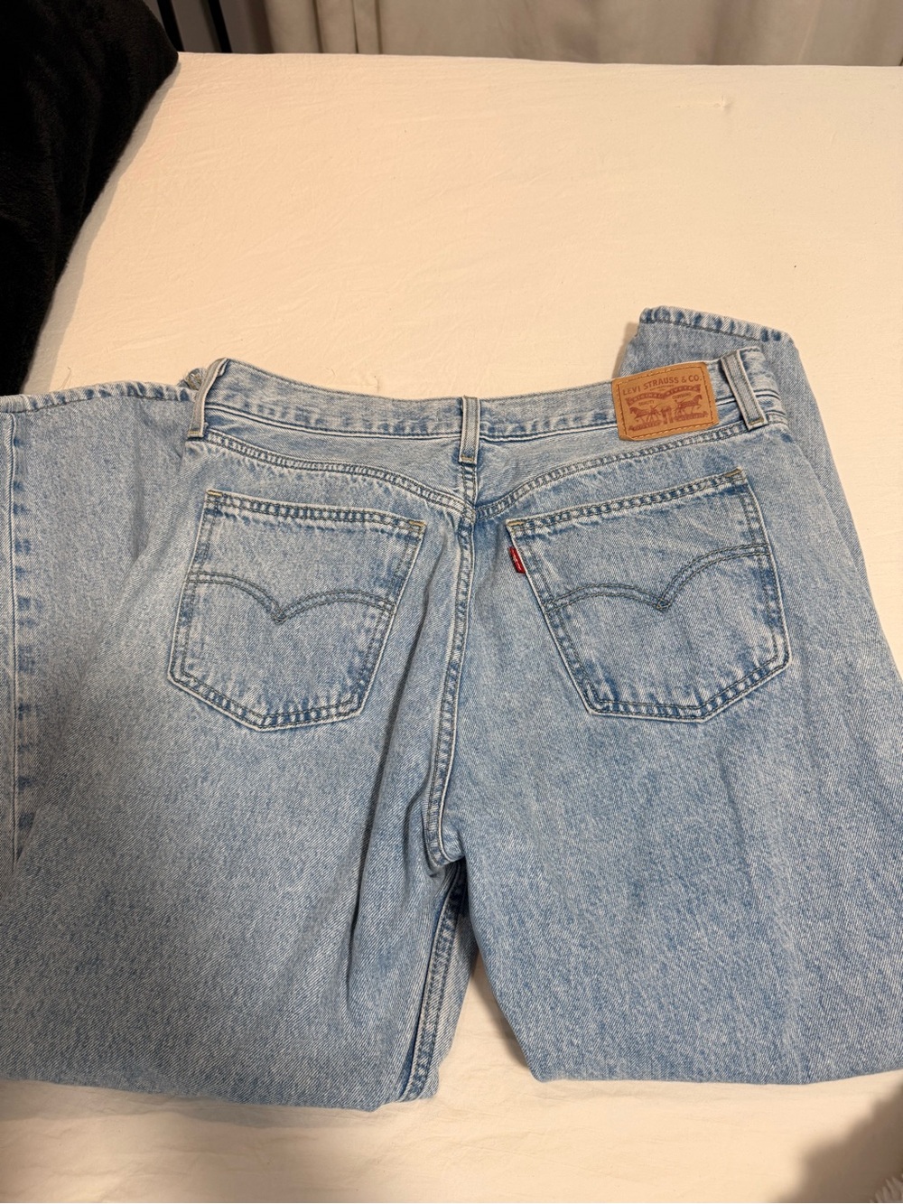 Levi's Women Light Wash Relaxed Straight Jeans